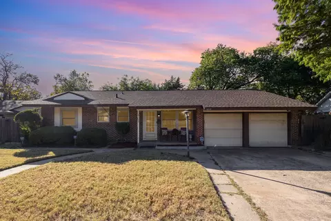 808 Ravenwood Dr, Arlington, TX 76013