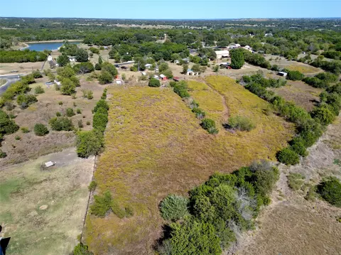 108 E Shangri La Dr, Azle, TX 76020