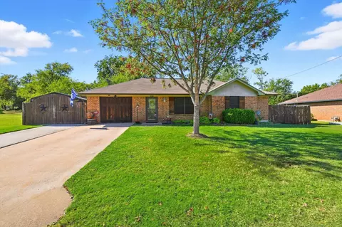 208 N Hill St, Pilot Point, TX 76258