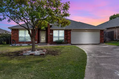 1221 N Rhea Dr, White Settlement, TX 76108