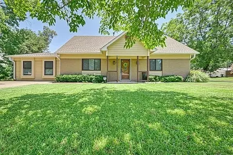 1401 Apache St, Arlington, TX 76012