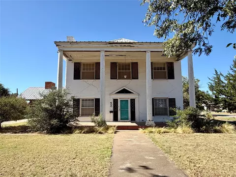 600 Mercer St, Quanah, TX 79252