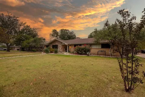 5122 Meadowbrook Dr, Greenville, TX 75402