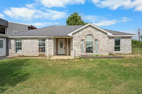 1937 E Spring Creek Rd, Gainesville, TX 76240
