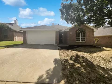 3724 Tulip Tree Dr, Fort Worth, TX 76137