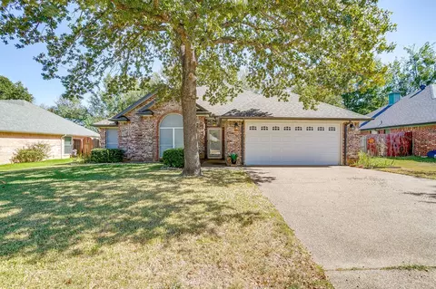 601 Cardinal Ridge Rd, Burleson, TX 76028