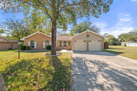 3300 Jamestown Dr, Forest Hill, TX 76140