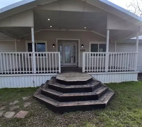 9463 County Road 4900, Wolfe City, TX 75496