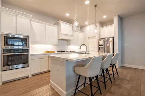 2113 Winding Creek Cir, Fort Worth, TX 76008