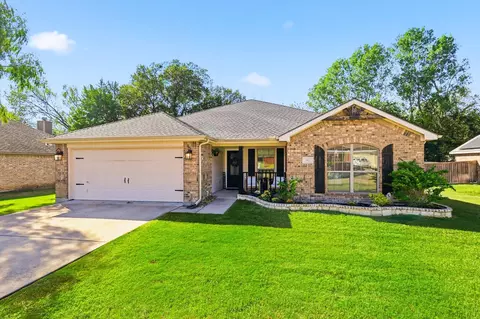 917 New York Ave, Midlothian, TX 76065