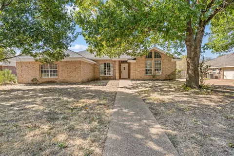 204 Marylee Dr, Hewitt, TX 76643