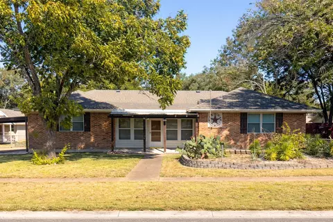 207 W Alabama Ave, Midlothian, TX 76065
