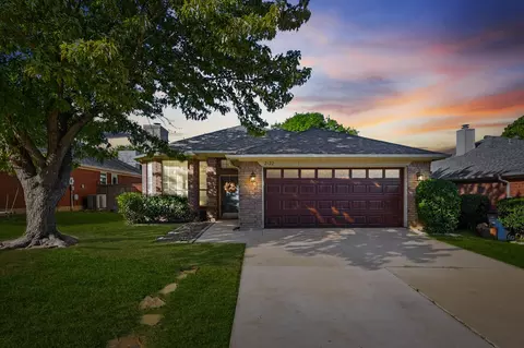2122 Stoneridge Dr, Keller, TX 76248