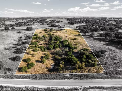 205 Yellowstone Dr, Oglesby, TX 76561
