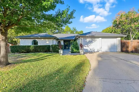 404 Ferenz Ct, Crowley, TX 76036