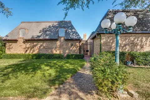 3235 Stonehenge Ln, Carrollton, TX 75006