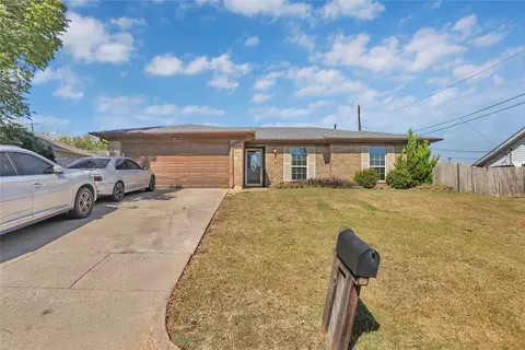 917 Springhill Dr, Burleson, TX 76028