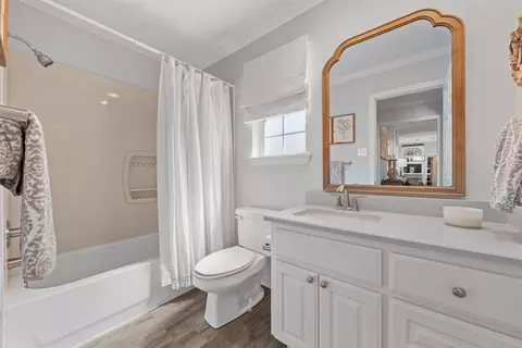 Bath - 11209 Tree Lake Dr, Waco, TX 76708 photo 4 of 5