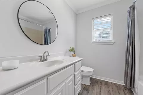 Bath - 11209 Tree Lake Dr, Waco, TX 76708 photo 3 of 5