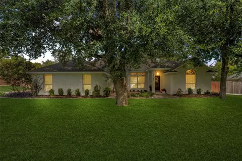 11209 Tree Lake Dr, Waco, TX 76708