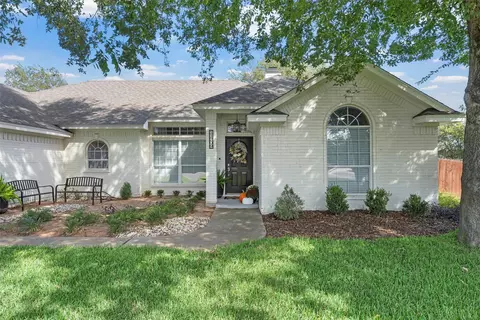 Exterior - 11209 Tree Lake Dr, Waco, TX 76708 photo 3 of 11