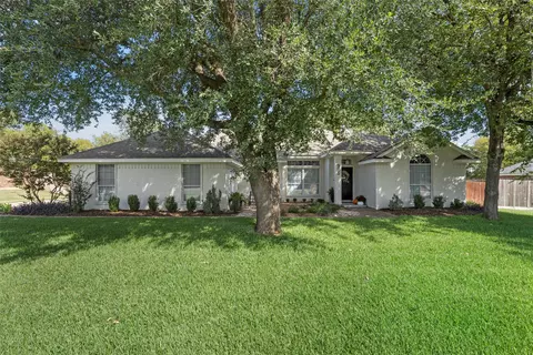 Exterior - 11209 Tree Lake Dr, Waco, TX 76708 photo 2 of 11