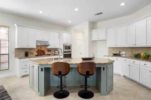 2353 Salisbury Ct, Lewisville, TX 75056
