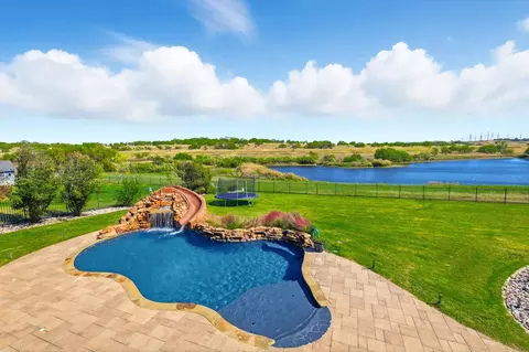 10300 San Simeon Ln, Fort Worth, TX 76179