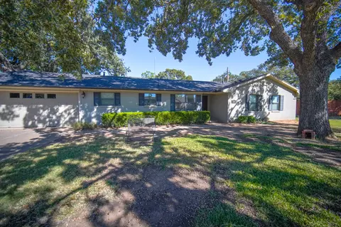 226 Oakridge St, Jacksboro, TX 76458