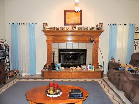 Living - 6509 Todd Run, Abilene, TX 79606 photo 3 of 4