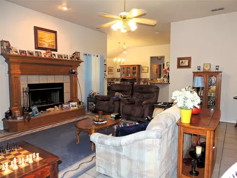 Living - 6509 Todd Run, Abilene, TX 79606 photo 2 of 4