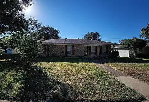 610 Pinebluff Dr, Lewisville, TX 75067