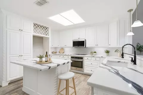 509 Forest Edge St, Burleson, TX 76028
