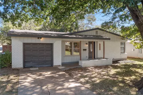 2221 N Alexander St, Sherman, TX 75092