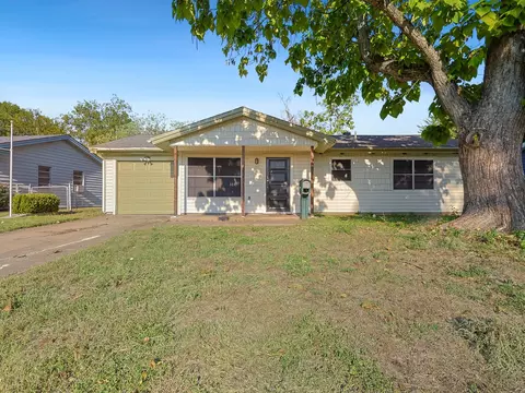 Exterior - 804 Milam Dr, Euless, TX 76039 photo 2 of 6