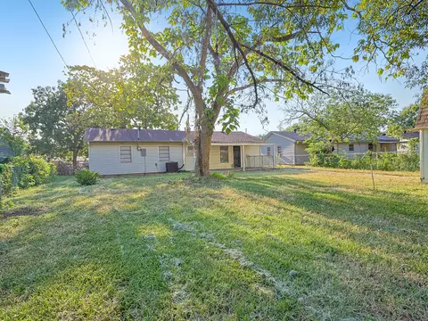Exterior - 804 Milam Dr, Euless, TX 76039 photo 5 of 6
