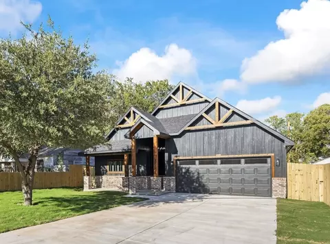 3214 NW Loraine St, Fort Worth, TX 76106