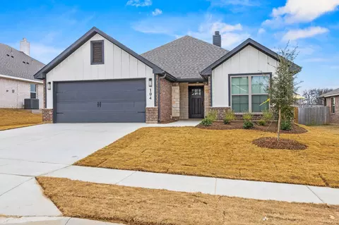 104 Maverick Trl, Valley View, TX 76272