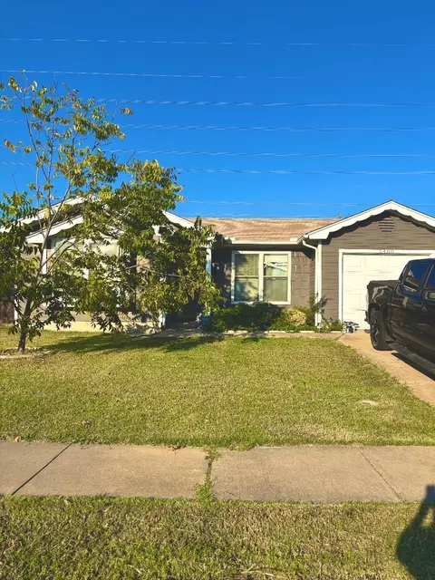 5400 Creek Valley Dr, Arlington, TX 76018