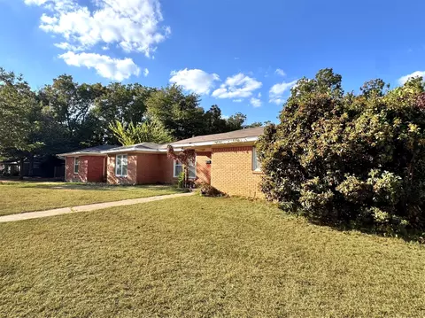 6825 Jewell Ave, Fort Worth, TX 76112