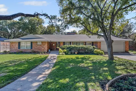 3940 Floyd Dr, Fort Worth, TX 76116