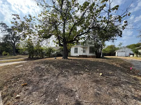 2517 NW 29th St, Fort Worth, TX 76106