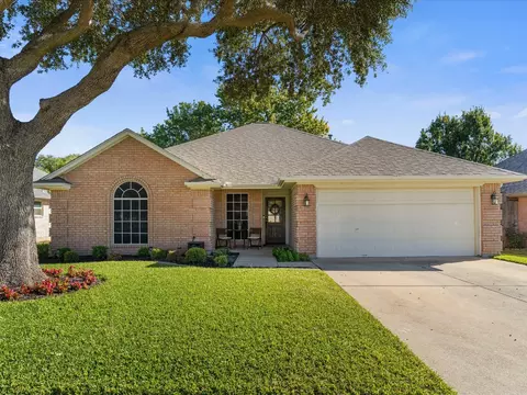 325 Cindy Ln, Saginaw, TX 76179