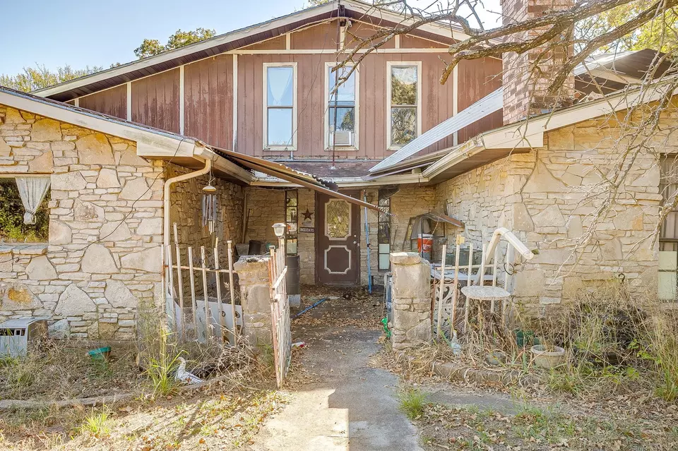 Exterior - 732 S County Road 810, Alvarado, TX 76009 photo 6 of 16