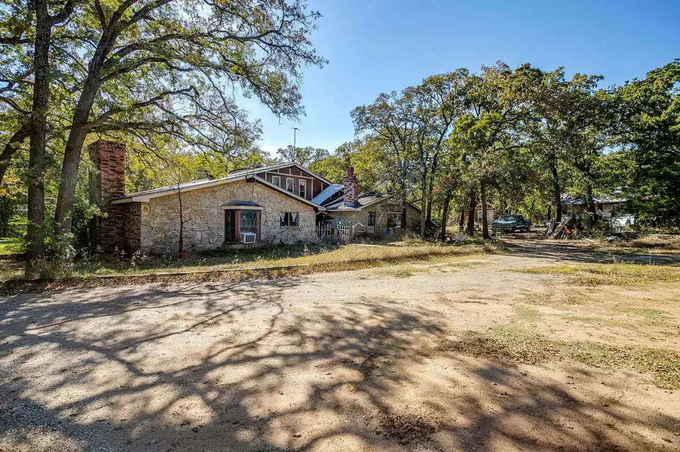 Exterior - 732 S County Road 810, Alvarado, TX 76009 photo 3 of 16