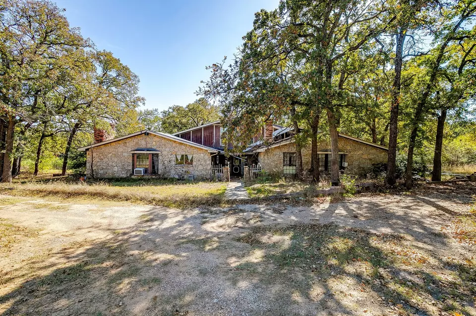 Exterior - 732 S County Road 810, Alvarado, TX 76009 photo 4 of 16