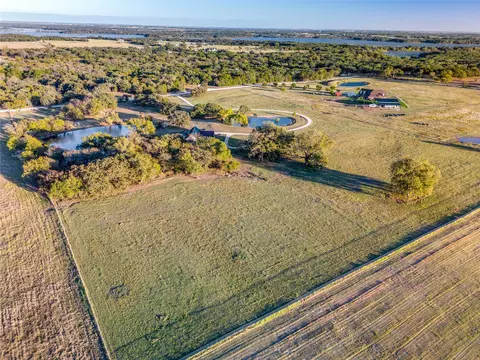 205 County Road 243, Collinsville, TX 76233