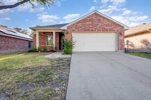 1005 Grimes Dr, Forney, TX 75126