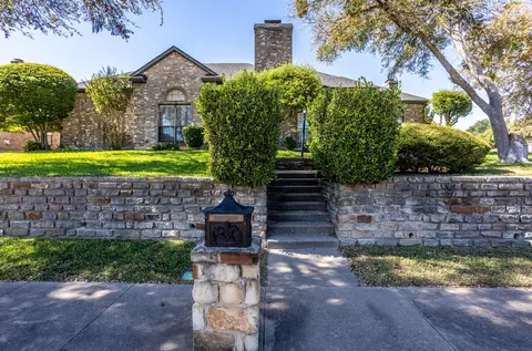 529 Bent Creek Dr, Desoto, TX 75115