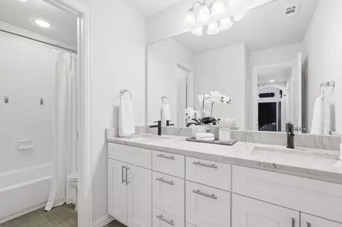 Bath - 1030 Sheldon Rd, Argyle, TX 76226 photo 4 of 4